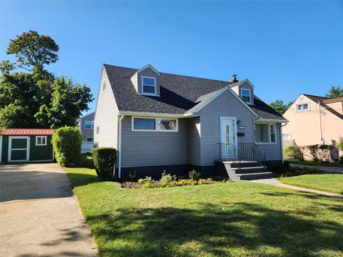 419 Coolidge Ave, Rockville Centre, NY, 11570-3307 | Card Image