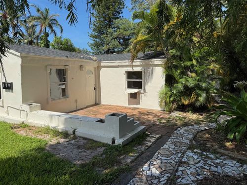1-8261 Nw 1st Pl, Miami, FL, 33150 | Card Image