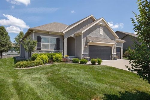 105 Se Griffin St, Blue Springs, MO, 64064 | Card Image