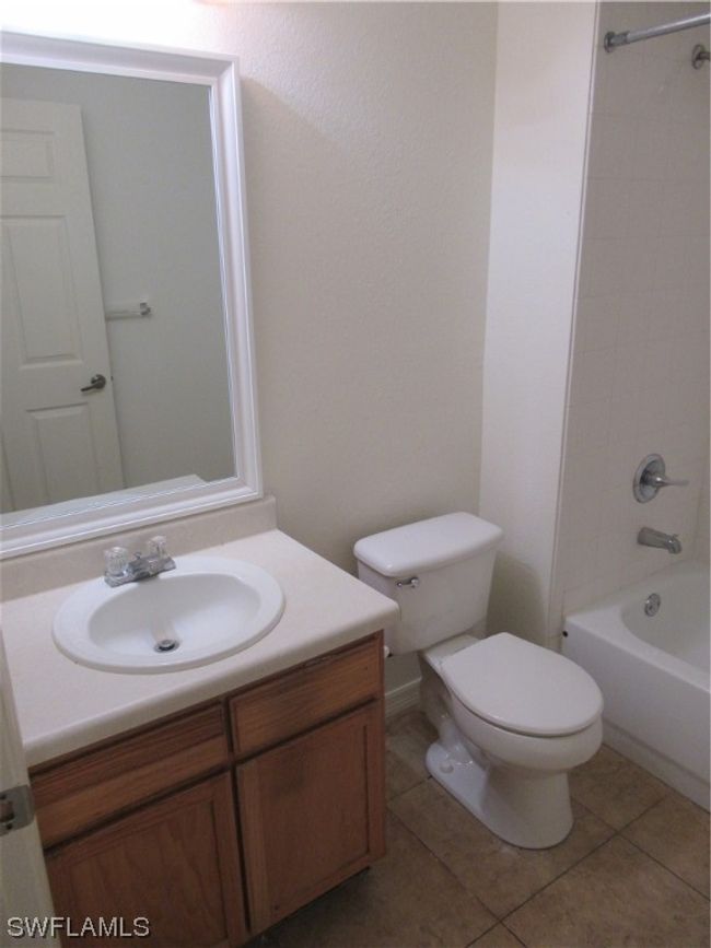 APT-818 - 7950 Preserve Cir, Condo with 2 bedrooms, 2 bathrooms and null parking in NAPLES FL | Image 9
