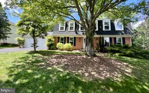 9101 Streamview Ln, VIENNA, VA, 22182-1728 | Card Image