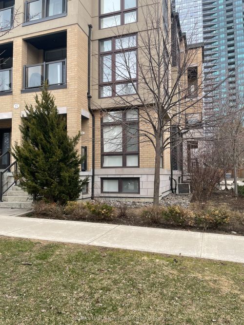 21-15 Eldora Ave, North York, ON, M2M0B5 | Card Image