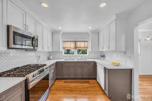 23 Barlow Rd, Edison, NJ, 08817-3022 | Card Image