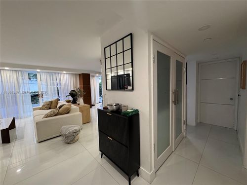 apt-205-19195 Mystic Pointe Dr, Aventura, FL, 33180-4503 | Card Image