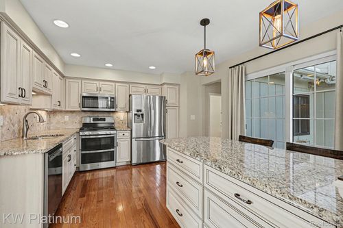 2959 Meadowbrook Dr, Rochester Hills, MI, 48309-1437 | Card Image