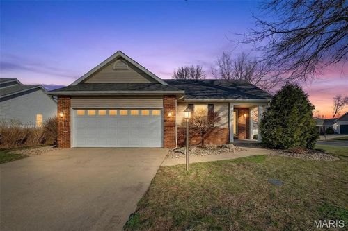 4 Huntington Place Dr, Glen Carbon, IL, 62034-3048 | Card Image