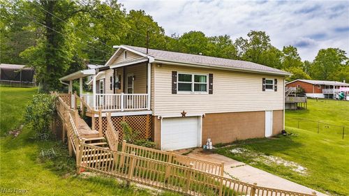 31 Timber Ln, Parkersburg, WV, 26104-8612 | Card Image