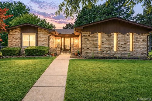 7339 Parkway Ct, Canton, MI, 48187-1513 | Card Image