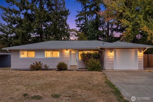 16458 Ne 17th Pl, Bellevue, WA, 98008-2902 | Card Image