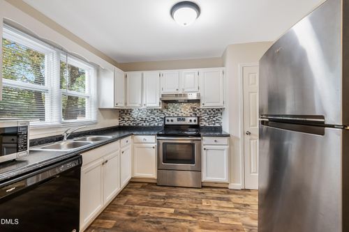 8125 Perry Creek Rd, Raleigh, NC, 27616-5711 | Card Image