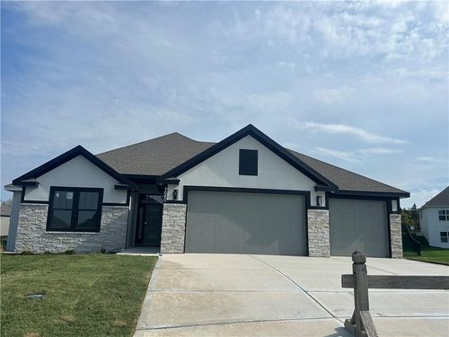 7060 Yulich Ct, Parkville, MO, 64152-1194 | Card Image