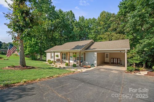 5476 Chestnut Dr, Hickory, NC, 28602-8659 | Card Image