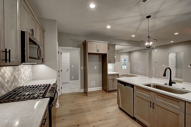 2442 Haystack Cir, House other with 4 bedrooms, 3 bathrooms and null parking in Piney Flats TN | Image 8