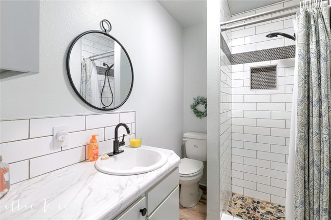 Bathroom in guest house | Image 31