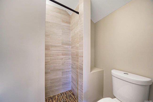 2 - 158 Oldfield Ave, Condo with 3 bedrooms, 2 bathrooms and null parking in Amityville NY | Image 23
