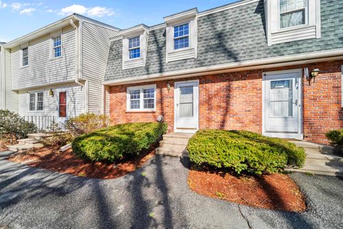 35-35 Olde Country Village Rd, Londonderry, NH, 03053-3817 | Card Image