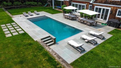 14 W Hills Court, Southampton, NY, 11968 | Card Image