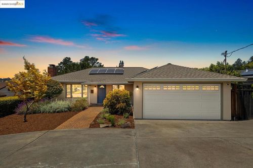 18561 Lamson Rd, Castro Valley, CA, 94546-2127 | Card Image