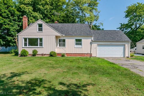 6015 Wilson Mills Rd, Highland Heights, OH, 44143-2102 | Card Image