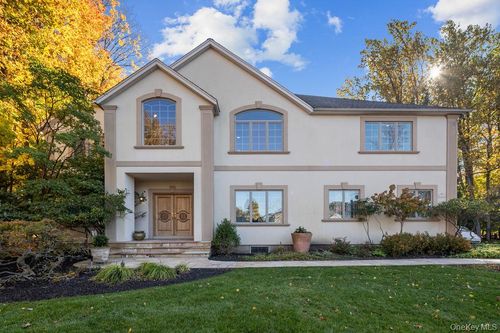 8 Village Grn, Monsey, NY, 10952-5200 | Card Image
