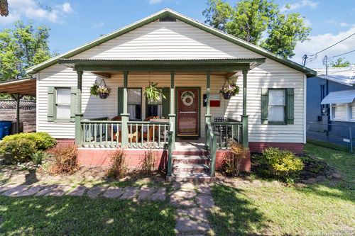 859 Pine St, New Braunfels, TX, 78130-3725 | Card Image