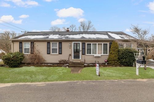 4 Meadow Rd, Hope, RI, 02831-1725 | Card Image