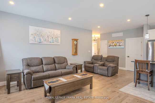 44 Birch Cres, House other with 2 bedrooms, 2 bathrooms and 4 parking in Bobcaygeon ON | Image 11
