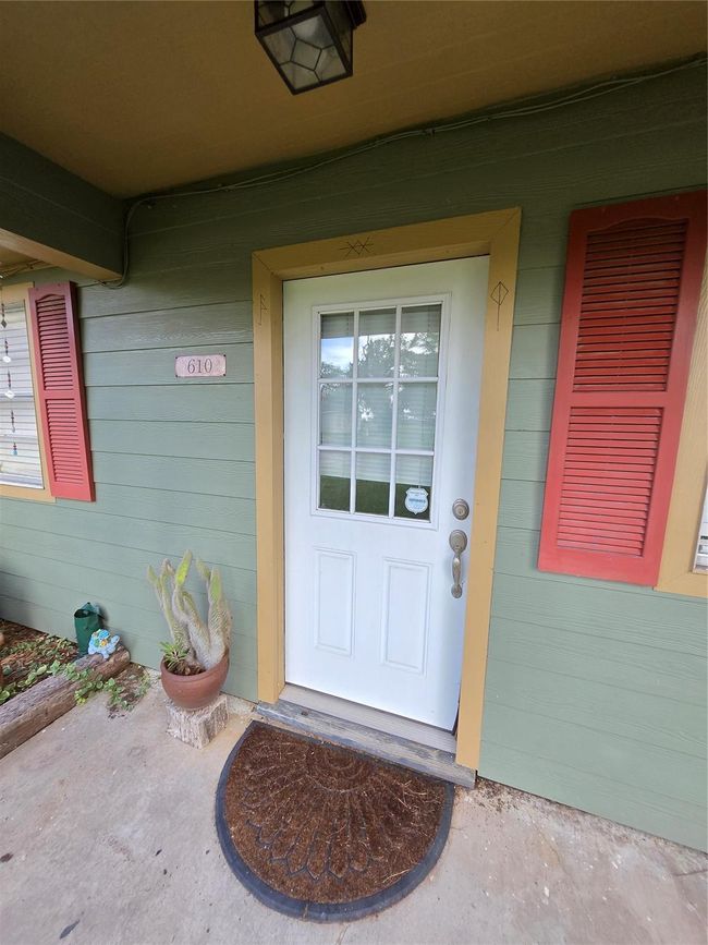 610 E Division St, House other with 3 bedrooms, 2 bathrooms and 3 parking in Edna TX | Image 16