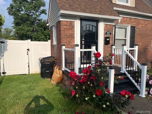 16727 Mansfield St, Detroit, MI, 48235-3634 | Card Image