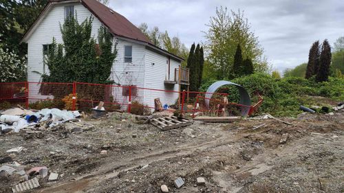 13858 117 Ave, Surrey, BC, V3R2V4 | Card Image