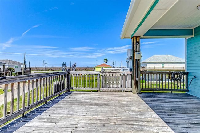 978 Seadrift Dr, House other with 3 bedrooms, 2 bathrooms and null parking in Crystal Beach TX | Image 11
