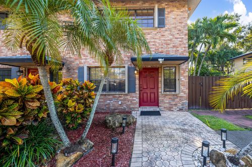 2124 Ne 9th Ave, Wilton Manors, FL, 33305-2242 | Card Image
