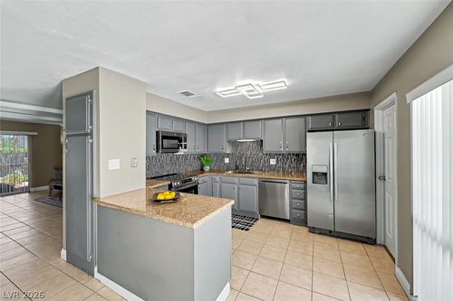 572 Willow Green Dr, Las Vegas, NV, 89169-3769 | Card Image