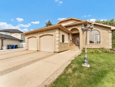 41 Stein Close Se, House detached with 5 bedrooms, 3 bathrooms and 6 parking in Medicine Hat AB | Image 1