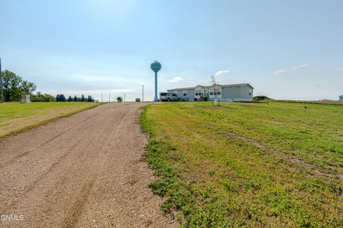 4493 Wrangler Rd, Mandan, ND, 58554-8017 | Card Image
