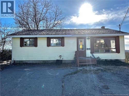 54 Cormier St, Edmundston, NB, E3V2E7 | Card Image