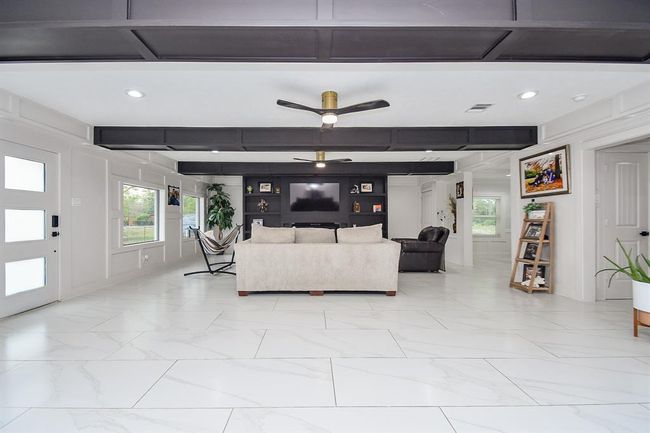 4615 W Walnut St, House other with 5 bedrooms, 4 bathrooms and 2 parking in Pearland TX | Image 4