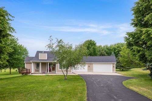 N6015 Killdeer Ln, Green Lake, WI, 54941-9300 | Card Image
