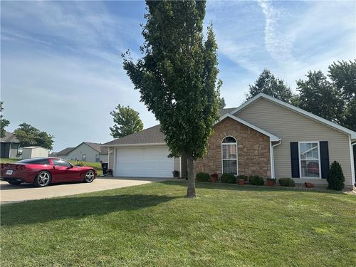 1210 Foxridge Dr, Warrensburg, MO, 64093-9676 | Card Image