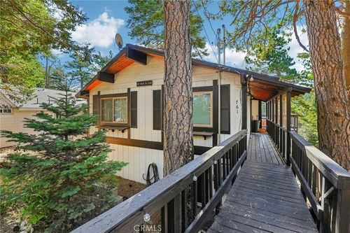 761 W Victoria Ct, Lake Arrowhead, CA, 92352 | Card Image