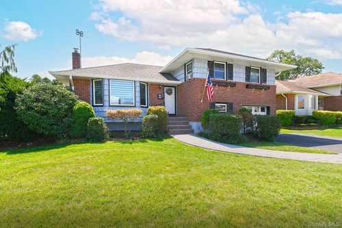 4039 Hahn Avenue, Oyster Bay, NY, 11714 | Card Image