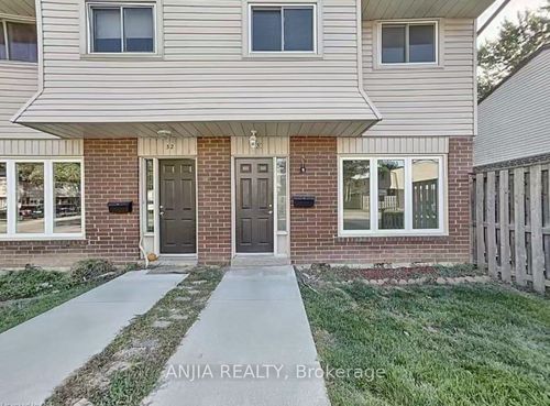 31-2 Weiden St, Saint Catharines, ON, L2M6W5 | Card Image