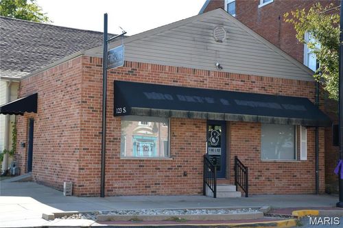 123 S Main St, Columbia, IL, 62236-2372 | Card Image