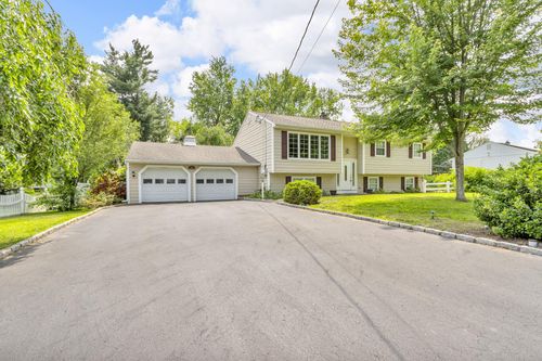 42 Robin Dr, Carmel, NY, 10512-5058 | Card Image