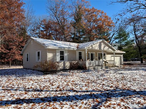 105 Northern Oaks Dr, Houghton Lake, MI, 48629-9331 | Card Image