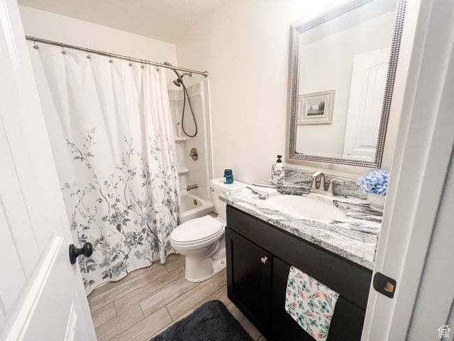 Main Level Bathroom | Image 37