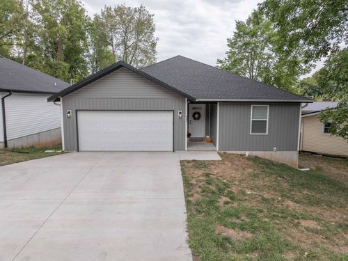 945 W Linwood St, Springfield, MO, 65807-1968 | Card Image