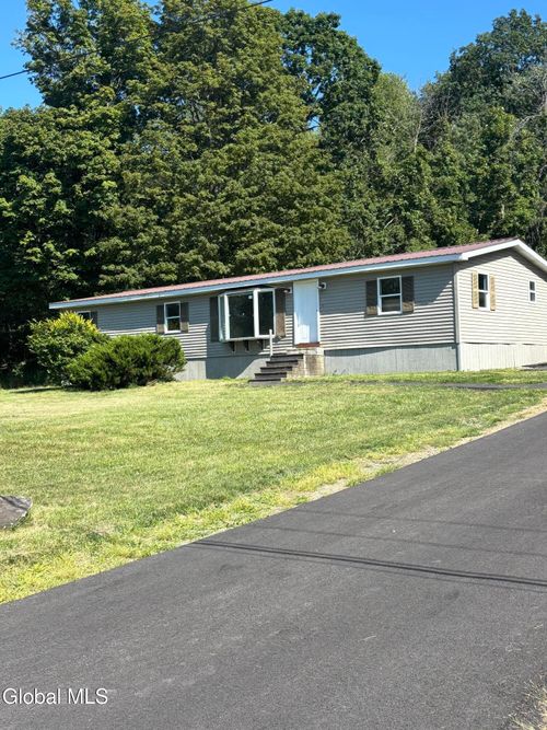 683 Knickerbocker Rd, Schaghticoke, NY, 12154-3622 | Card Image