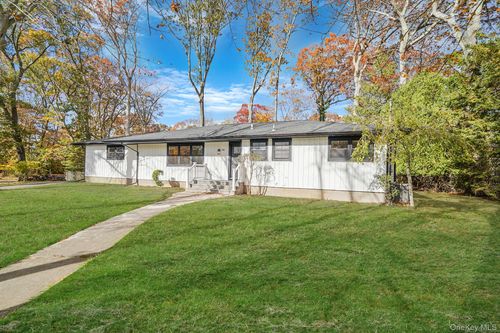 780 Westview Dr, Mattituck, NY, 11952-2947 | Card Image