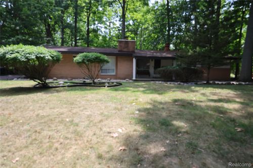 23695 Oak Glen Dr, Southfield, MI, 48033-6501 | Card Image